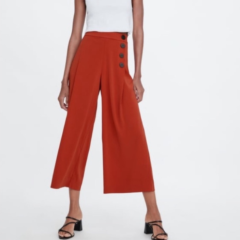 Zara loose pants burnt orange color with black buttons